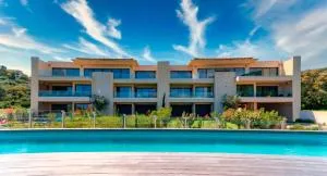 Solaneos propose magnifique T4 neuf sur le port avec Piscine CHAUFFEE - Poretta