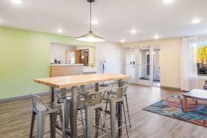 WoodSpring Suites Jacksonville Baymeadows