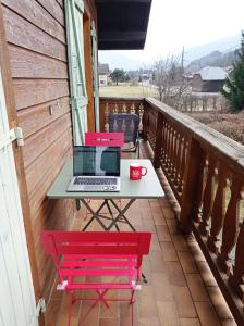 Chalet BLACKCOMB HOUSE ALPS close the ski piste and lake