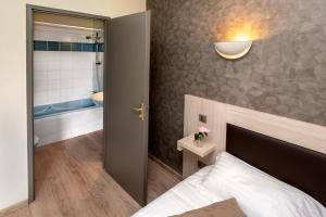 Hotels Hotel-Restaurant Le Calice Du Gevaudan - A75 : photos des chambres