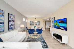 Apartment room in Posh and Spacious 3BD Condo with patio POND VIEW and close to Disney! #3SL108
