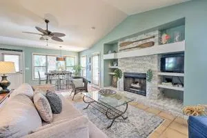 Coastal Hideaway about half Mi to Beach and Boardwalk! - Kendall Chapel