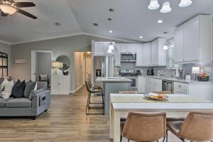 Serene Live Oak Home w Fire Pit by River + SOSMP!
