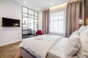 Budapest Eye- Boutique Suites, by BQA