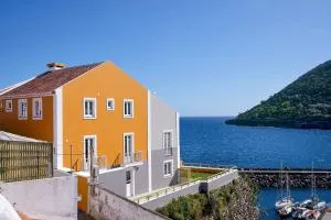Mid-Atlantic Boutique Hostel - Calheta