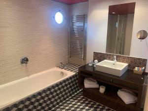 Hotels Les Pleiades Hotel-Spa-Restaurant : photos des chambres