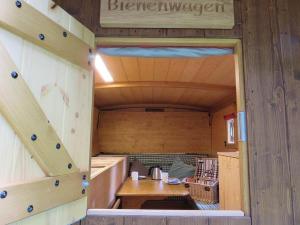 Bienenwagen der Naturheilpraxis Melchger