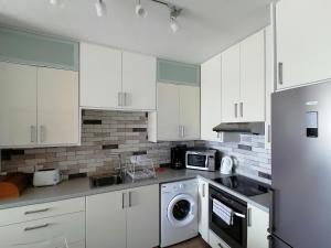 Sunorama Waterfront Apartment
