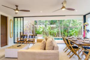 Gorgeous Flowy Space with Wrap-around Private Pool