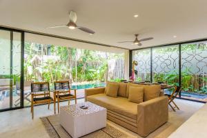 Gorgeous Flowy Space with Wrap-around Private Pool