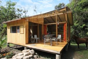 Mindo Eco Suite, Rio y Cascadas