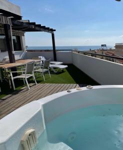 Ático Cabo de Gata con Terraza y vistas al mar, jacuzzi de exterior en temporada