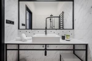 Astoria Boutique Suites- Best Location by BQA