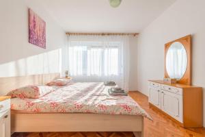 Miss Violet Apartment
