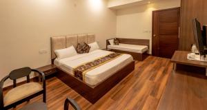 De Manora Homes - Unpretentious hotel with a garden , posh area Ranjit Avenue