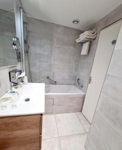 Hotels Hotel Mira-Mar : Chambre Triple - Vue sur Mer