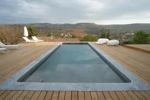 La Possibilité d'une Ile - Saignon