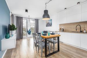 Apartment with Balcony room in Apartamenty Wyspa Solna by Renters