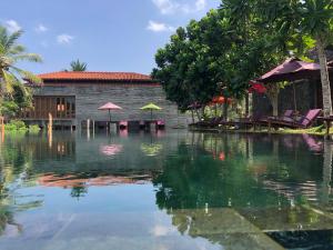 UTMT - Underneath The Mango Tree Spa & Beach Resort