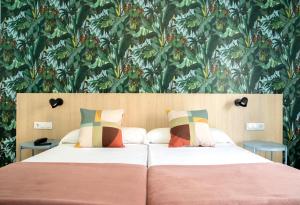 Superior Twin Room with Balcony room in 4U Miranda