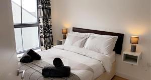 Sleeps 6 Centre of Portrush, Main street, Coastal Links