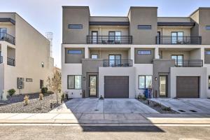 Spacious St George Townhome with Grill and Views!
