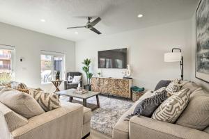 Spacious St George Townhome with Grill and Views!