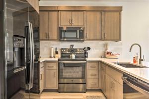 Spacious St George Townhome with Grill and Views!