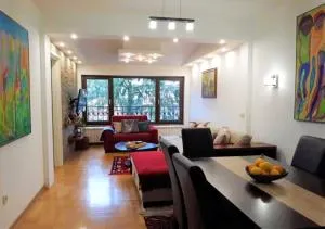 Apartment de La Falaise-Aпартмaн де Лa Фалез - 兹拉蒂博尔