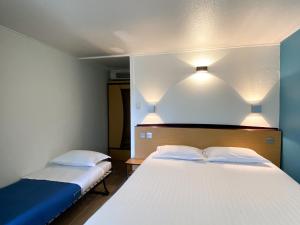 Hotels Kyriad Direct Roanne Hotel : Chambre Triple (2 Adultes & 1 Enfant)