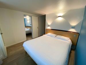 Hotels Kyriad Direct Roanne Hotel : 2 Chambres Communicantes