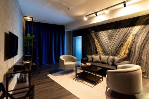 King Suite with Balcony room in Hotel Bonvie