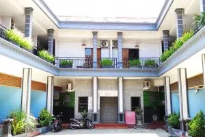 Hotel Salma Syariah Mitra RedDoorz near Terminal Baru Kediri - 谏义里