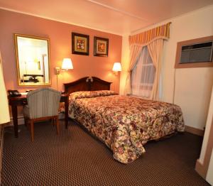 Queen Room room in Williamstown Motel