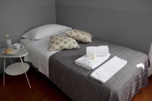 Single Room with Shared Bathroom