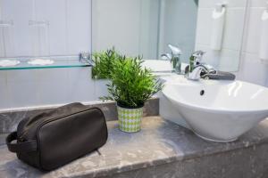 Standard Room room in Holiday Inn Manchester West an IHG Hotel