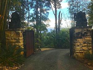 THE GOLDEN RETREAT POOL HOUSE