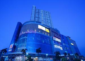 Amaris Hotel Season City