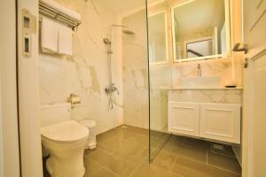 Phòng 2 giường đơn có ban công (Twin Room with Balcony)