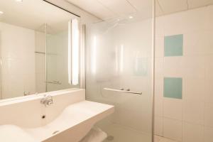 Hotels Hotel Novotel Valenciennes : 2 Chambres Adjacentes