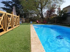 B&B / Chambres d'hotes Le Grand Cedre Spa et sauna interieur piscine : photos des chambres