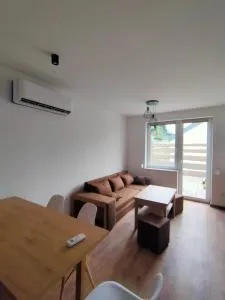 Willa Kier dom bliźniak 7-osobowy ZE STREFĄ BASENOWĄ w miejscowości Chocznia NIEDALEKO ZATORU I ENERGYLANDII - 因瓦乌德