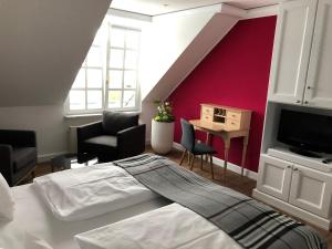 Deluxe Double Room room in Hofgut Georgenthal