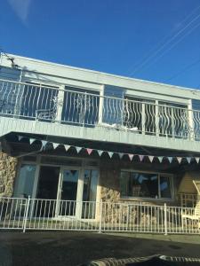 Barracuda, Beachside Apartment