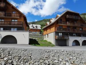 Appartements Hameau Pra Roustan by Godille : photos des chambres