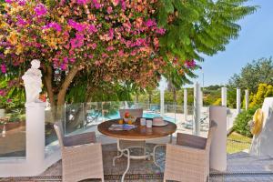 Villa Pinhal Santo by Villa Plus