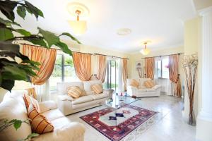 Villa Rosa by Villa Plus