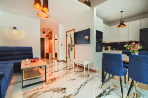 Apartament Marmurowy w Szczyrku z widokiem na góry z dostępem do sauny i jacuzzi w weekendy , dwa miejsca parkingowe