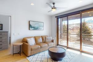 Two Bedroom Apartment  room in Alpenglow View