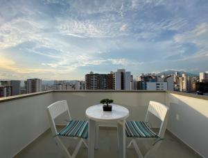 Lujoso Apto Amoblado - Piso alto - NUEVO